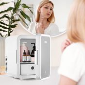 Холодильник для косметики Kitfort KT-3158