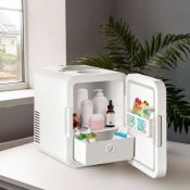 Холодильник для косметики Kitfort KT-3158